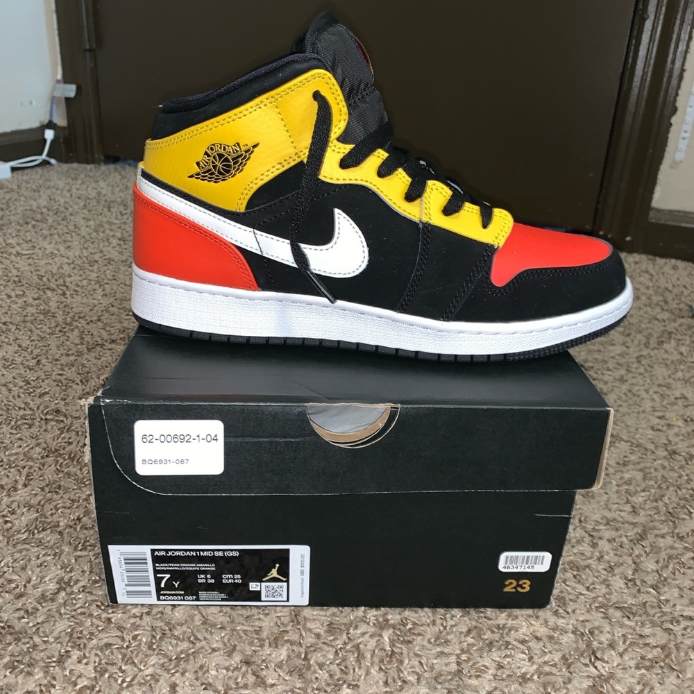Jordan 1 mids